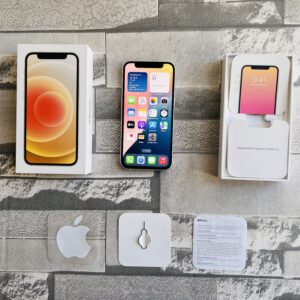 iPhone 12 Mini con 83% de batería